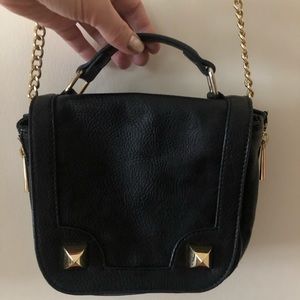 Express crossbody or shoulder bag